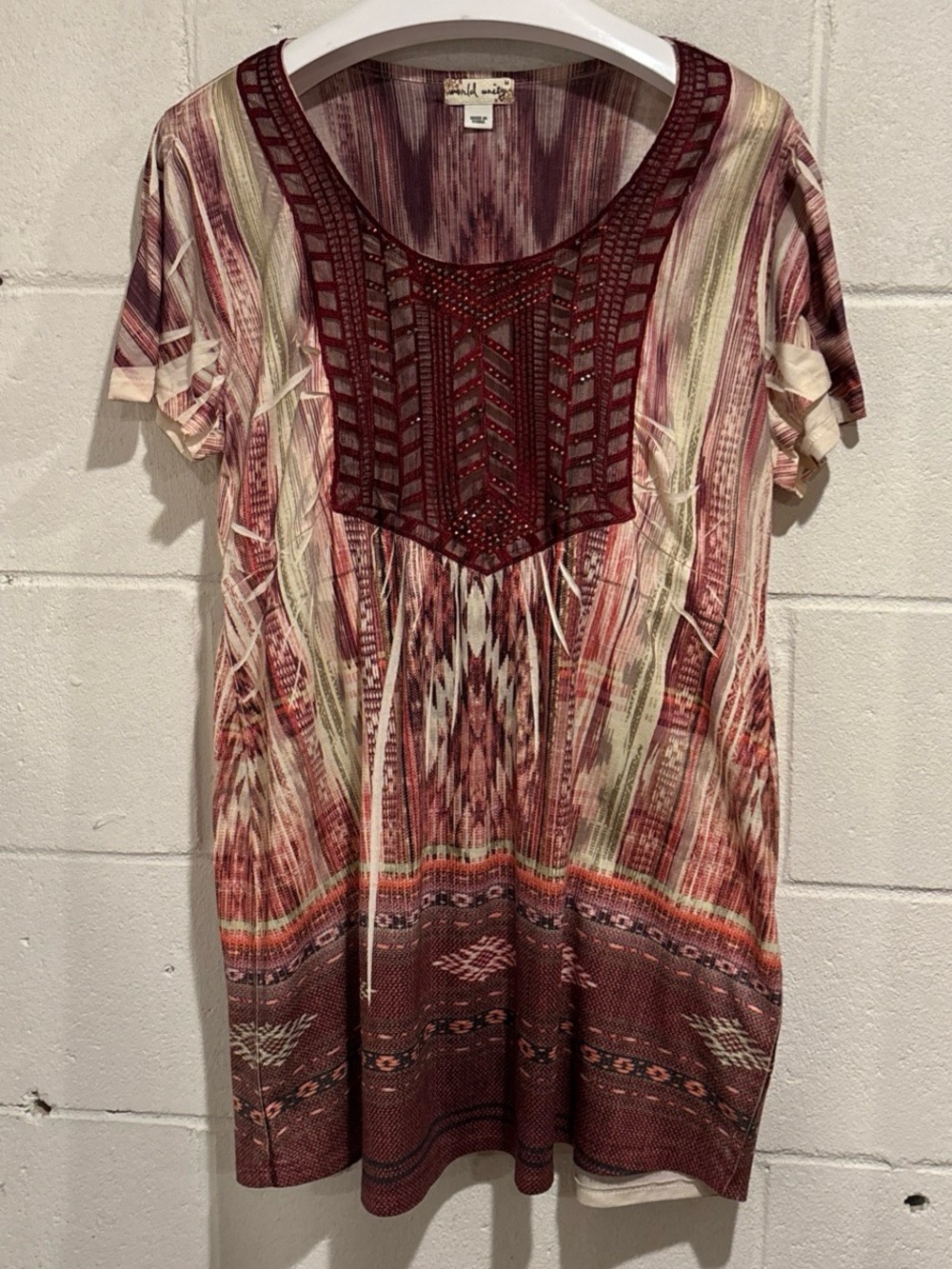 World Unity top sparkling red beige Aztec print short sleeve size m